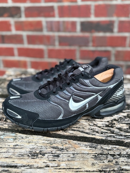 Athletic_Shoes